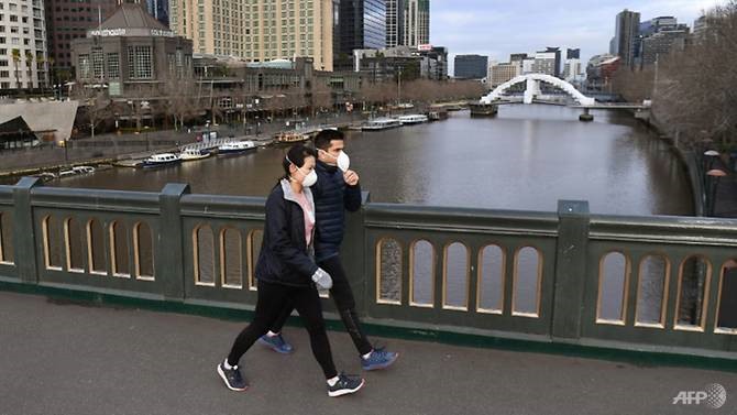 Đeo khẩu trang là yêu cầu bắt buộc ở thành phố Melbourne. Ảnh: AFP