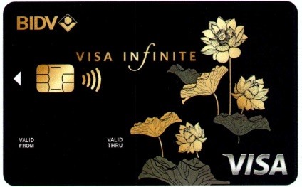 Chiếc thẻ có thiết kế sang trọng với các họa tiết tiết mạ vàng tinh tế. Ảnh BIIDV