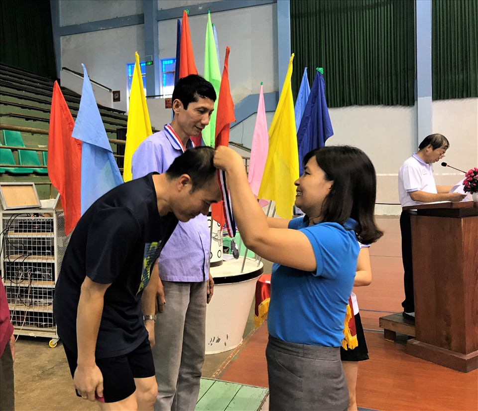 Phó Chủ tịch LĐLĐ Đắk Lắk Nguyễn Thị Lý đánh giá cao sự kiện Nhà văn hóa Lao động tỉnh vừa tổ chức. Ảnh B.T