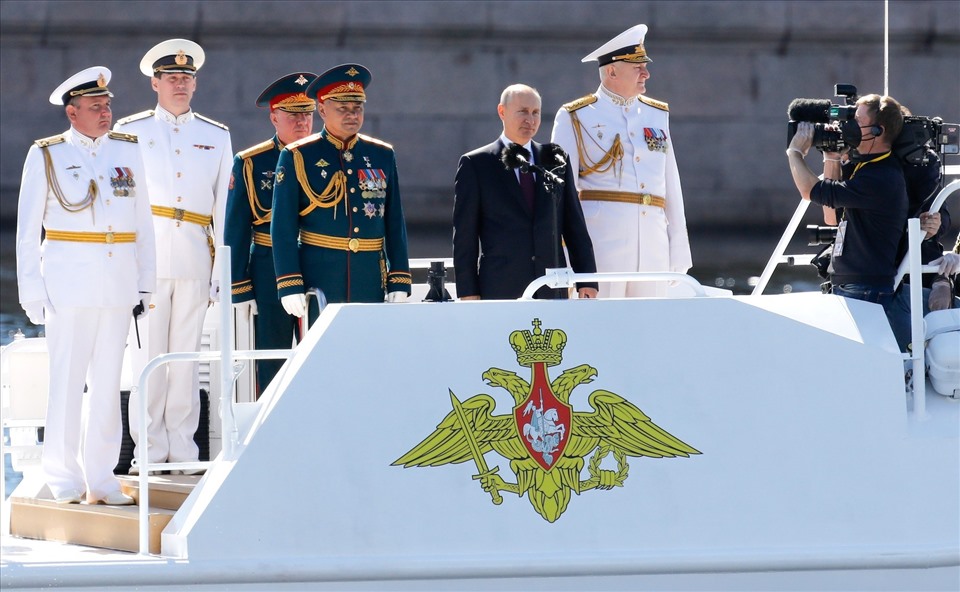 Tổng thống Putin tham gia lễ kỷ niệm Ngày Hải quân Nga tại St. Petersburg. Ảnh: Sputnik