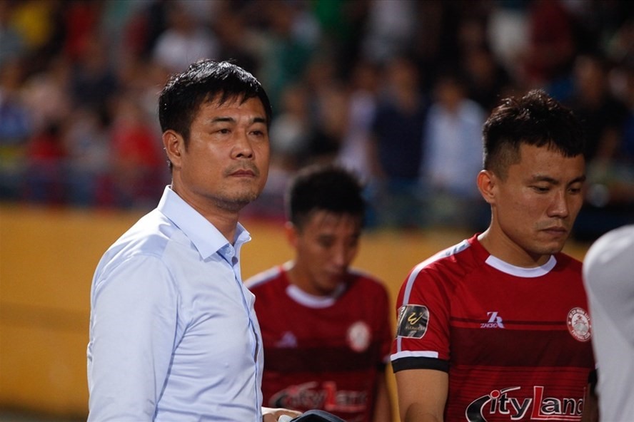 Chủ tịch Nguyễn Hữu Thắng sẽ kiêm vai trò huấn luyện viên tạm quyền TPHCM.Ảnh: Hải Đăng