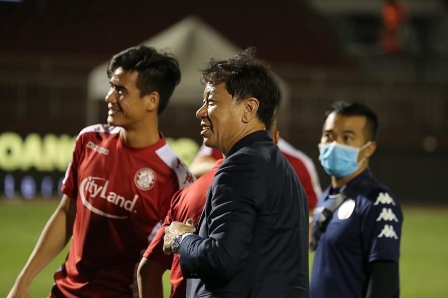 Ông Chung Hae-seong khẳng định các cầu thủ TP.HCM là những người chuyên nghiêp nhất V.League. Ảnh: Fanpage CLB TP.HCM.