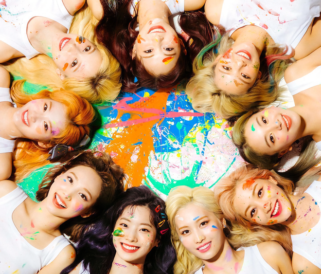 Nhóm nhạc nữ TWICE. Ảnh: Cắt từ MV.