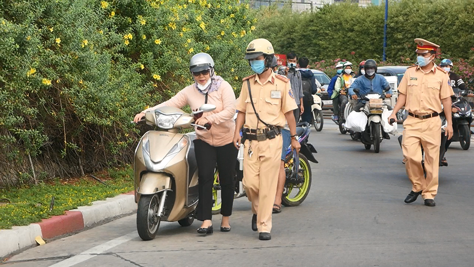 Từ 20.7 - 14.9, Phòng Cảnh sát giao thông đường bộ - đường sắt Công an TPHCM mở đợt cao điểm bảo đảm trật tự an toàn giao thông - trật tự xã hội. Ảnh: Anh Tú Từ 20.7 - 14.9, Phòng Cảnh sát giao thông đường bộ - đường sắt Công an TPHCM mở đợt cao điểm bảo đảm trật tự an toàn giao thông - trật tự xã hội. Ảnh: Anh Tú