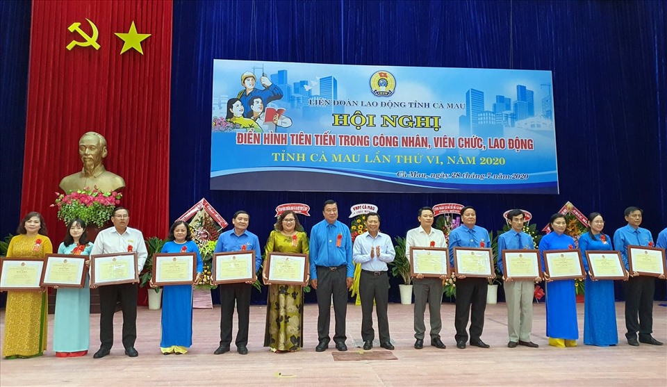 Nhiều cá nhân, tập thể được tuyên dương (ảnh Nhật Hồ)
