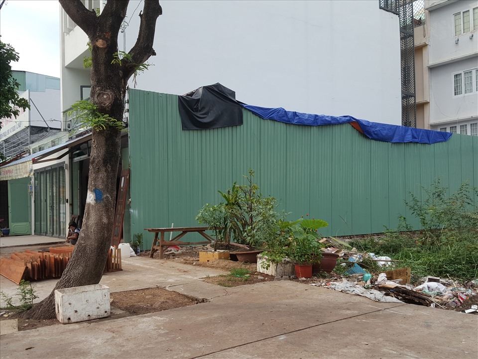 Công trình xây dựng không giấy phép thuộc mã nền H46, Tiểu khu 1, Khu dân cư Bình Trị Đông, phường Bình Trị Đông B. Ảnh: NGUYỄN HUY