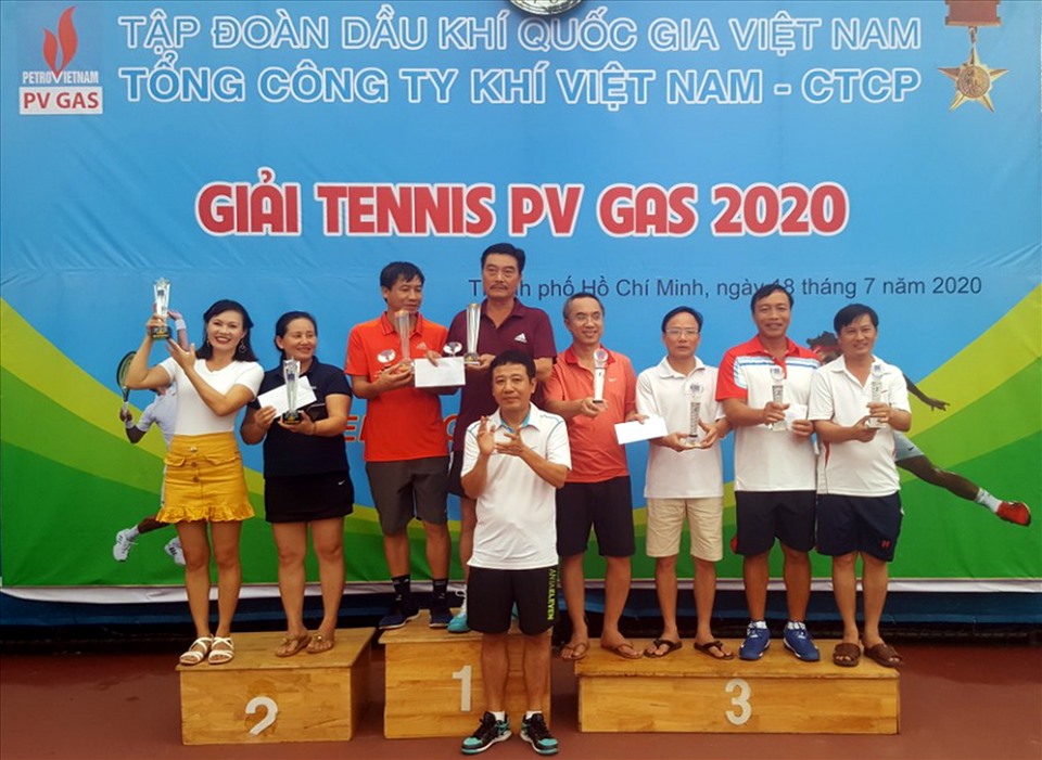 Trao giải thưởng cho các VĐV thi đấu ở nhóm C.