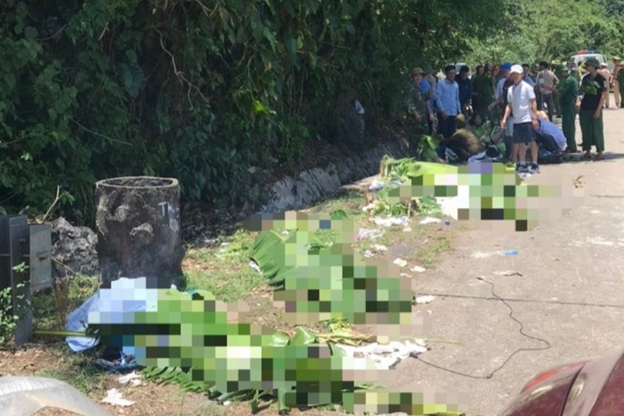 'Tôi tin rằng nếu các nạn nhân có thắt dây an toàn thì thương vong sẽ được giảm thiểu hơn'- PCT Uỷ ban ATGT Khuất Việt Hùng (hiện trường vụ TNGT thảm khốc ở Quảng Bình. Ảnh: Lê Phi Long/LĐO)