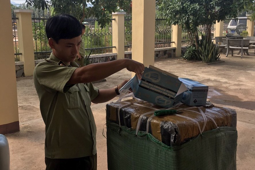 Bình Định: Tạm giữ hơn 70.000 khẩu trang y tế không rõ nguồn gốc binh dinh tam giu hon 70000 khau trang y te khong ro nguon goc