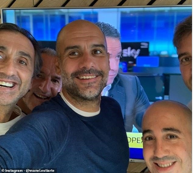 Pep và ban huấn luyện Man City ăn mừng khi thoát án phạt. Ảnh: Instagram.