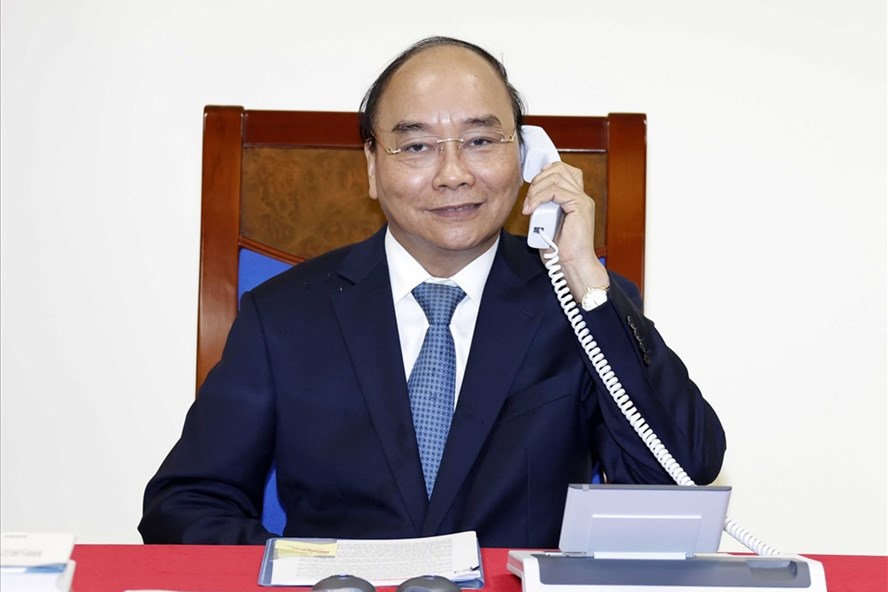 Thủ tướng Nguyễn Xuân Phúc điện đàm với Chủ tịch Ủy ban Châu Âu. Ảnh: VGP.