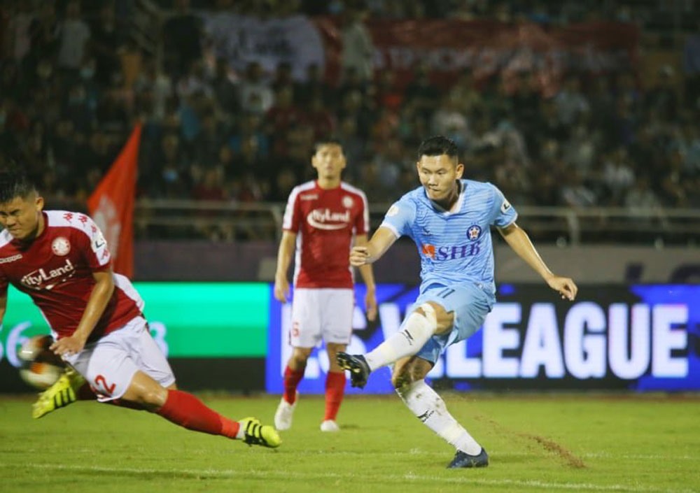 Phan Văn Long có thể hình tốt và thi đấu đa năng, có thể đá tốt ở tiền vệ cánh lẫn tiền đạo. Ảnh: VPF.