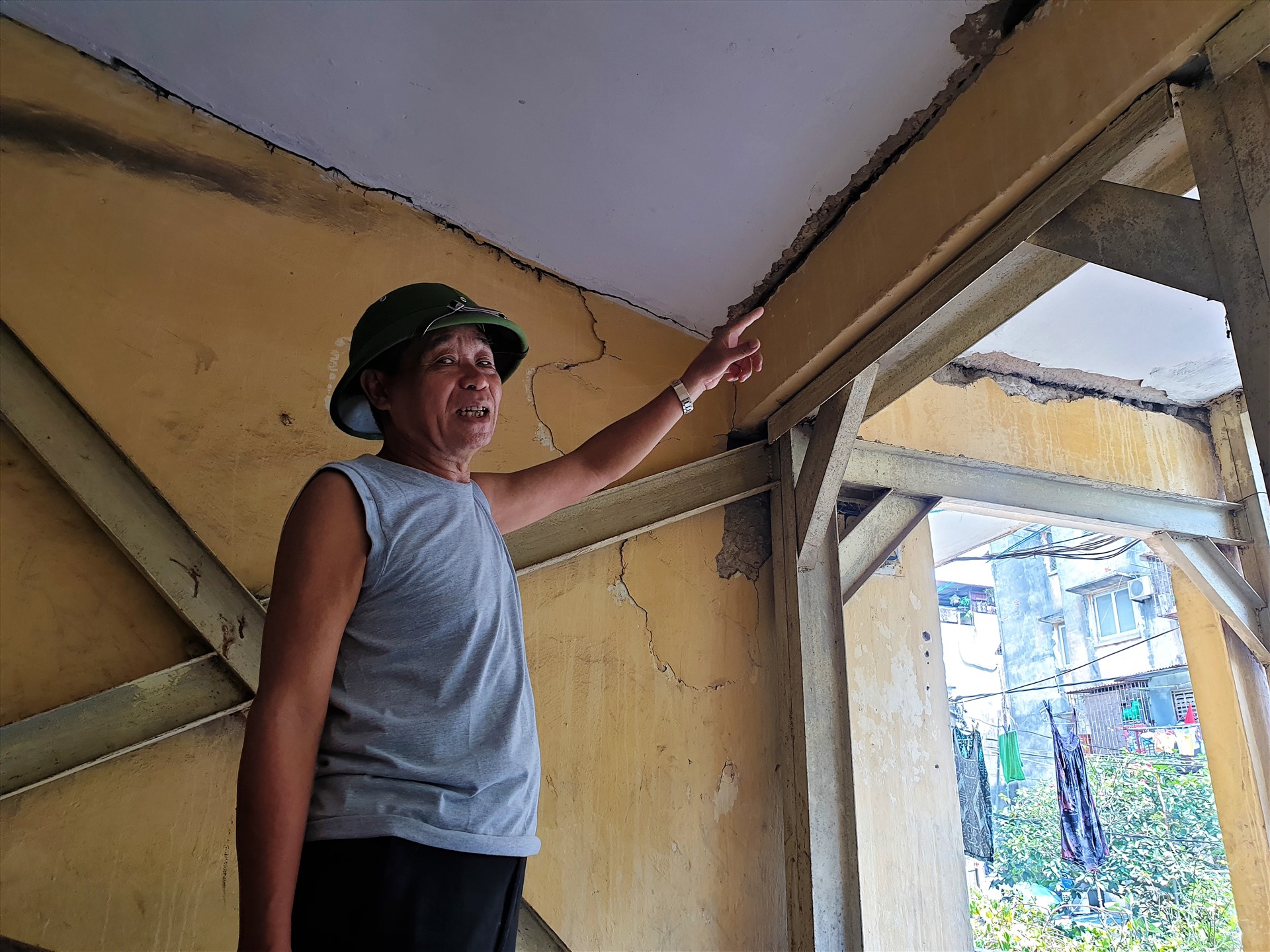 Nhiều hạng mục trong khu nhà xuống cấp nghiêm trọng.