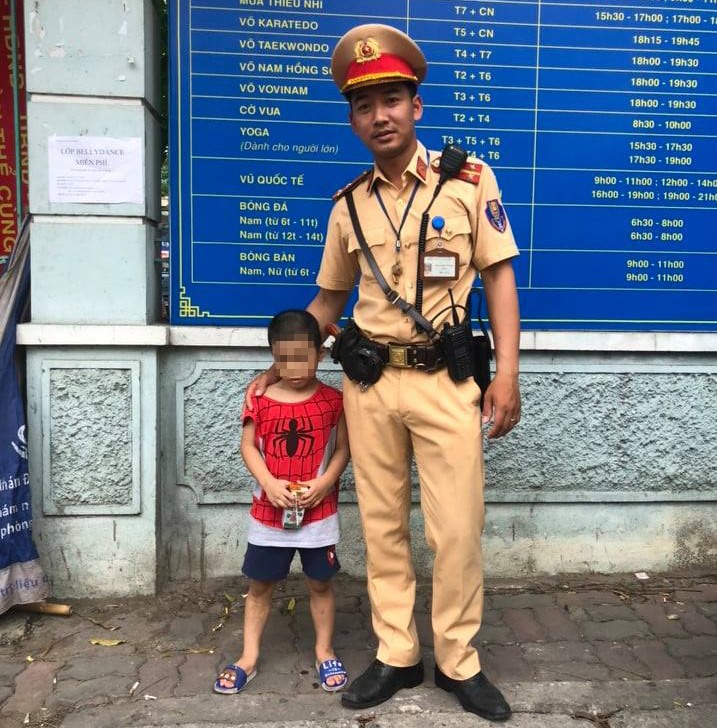 Cháu bé đi lạc. Ảnh: Trung Hiếu