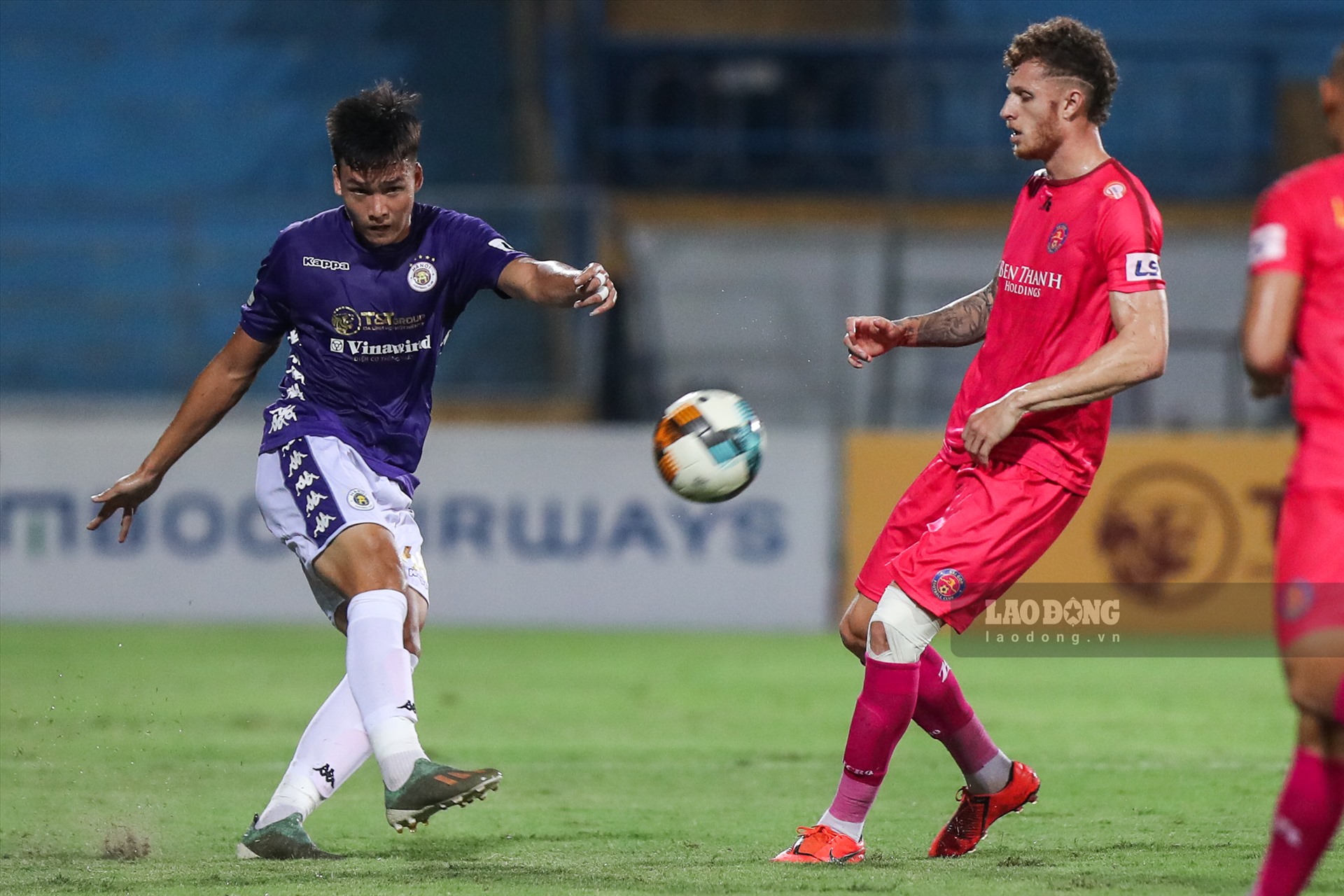 Trước khi lên đội một, Việt Anh được tập trung lên tuyển ở các lứa U14, U16, U18 Việt Nam. Năm 2017, anh cùng với U19 Hà Nội FC vô địch Giải U19 quốc gia, lọt vào đội hình tiêu biểu và được gọi lên U19 tuyển Việt Nam tham dự Giải U19 quốc tế.