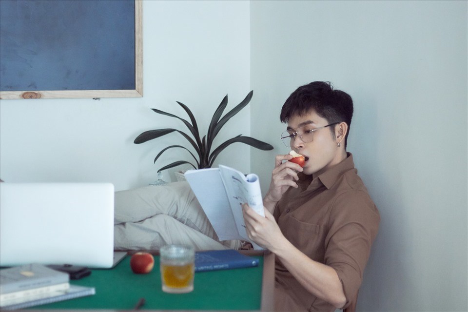 Jun Phạm chọn cuộc sống an yên tại nhà. Ảnh: Tiến Phúc. Jun Phạm chọn cuộc sống an yên tại nhà. Ảnh: Tiến Phúc.