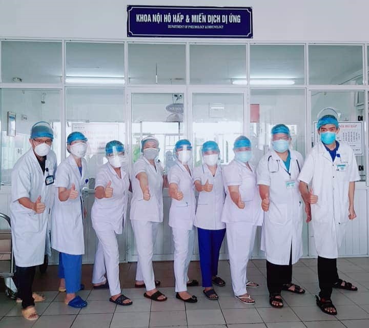 Bác sĩ Đà Nẵng vui vẻ dù đại dịch đang diễn ra nguy cấp. Ảnh Thùy Trang