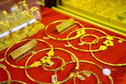 Liên tục tăng sốc, đâu là mức kịch khung của giá vàng?