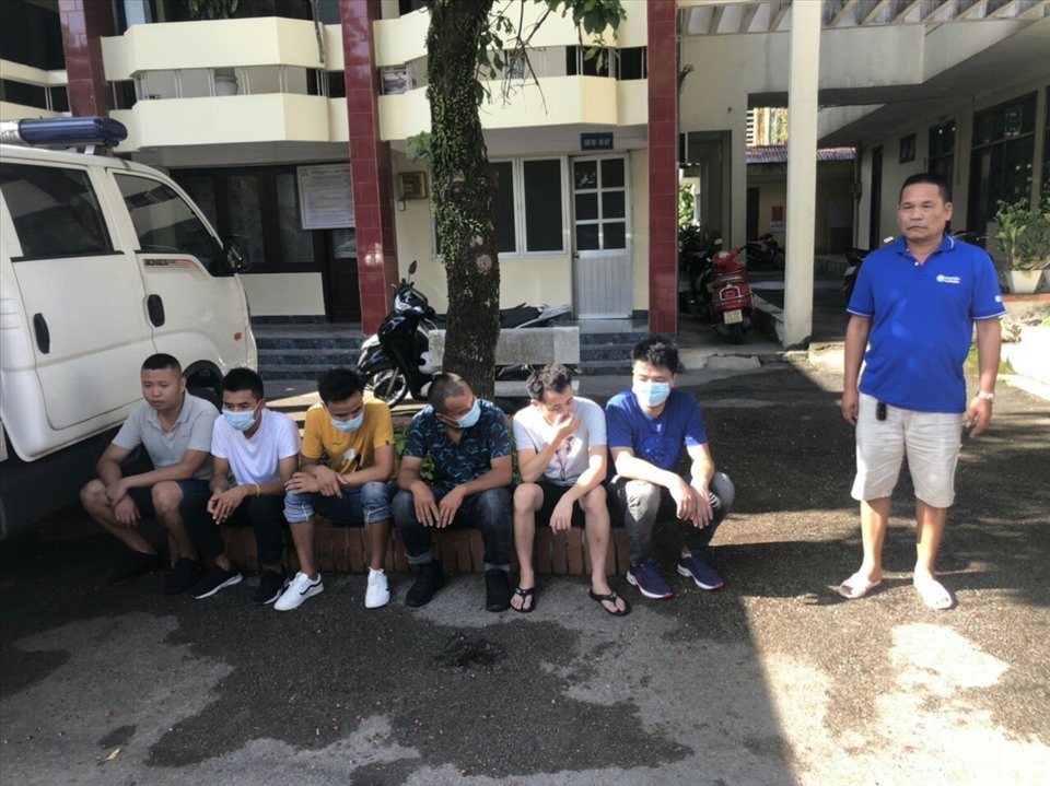 6 người Trung Quốc nhập cảnh trái phép bằng đường biển vào Móng Cái vào ngày 29.7.2020. Ảnh: CTV
