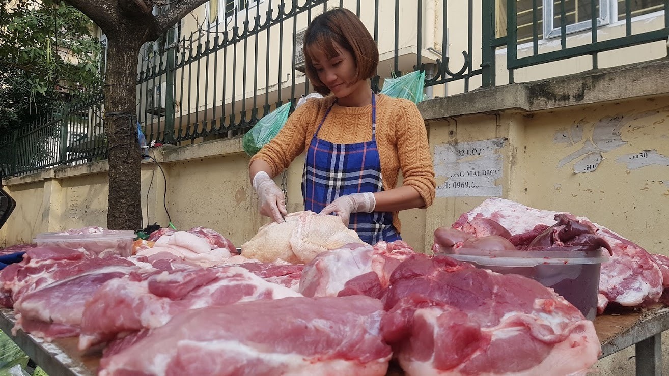 Sau 1 tuần neo giá, trái ngược với đà tăng của khu vực miền Bắc và miền Nam, ngày 3.7, giá lợn hơi tại miền Trung bật tăng 3-4 giá, bán ra phổ biến ở mức 78.000 - 88.000 đồng/kg. Ảnh: Khánh Vũ