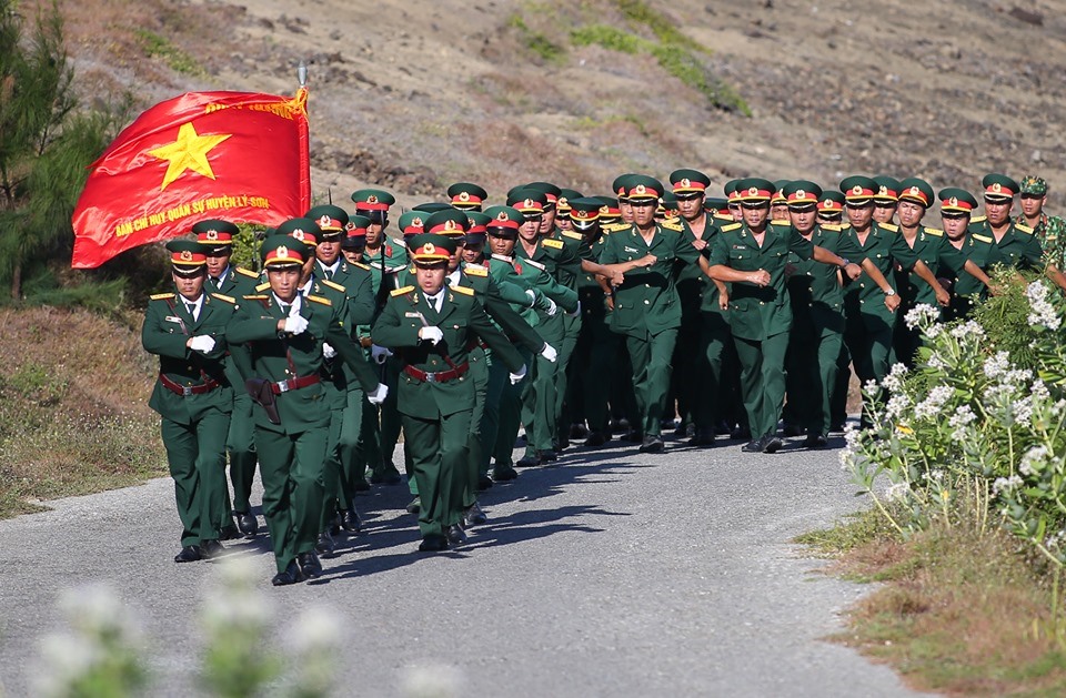Chiều 4.7, Ban tổ chức giải Vô địch Quốc gia Marathon và cự ly dài báo Tiền Phong (Tiền Phong Marathon) 2020 phối hợp cùng UBND tỉnh Quảng Ngãi tổ chức Lễ thượng cờ trên đảo Lý Sơn.