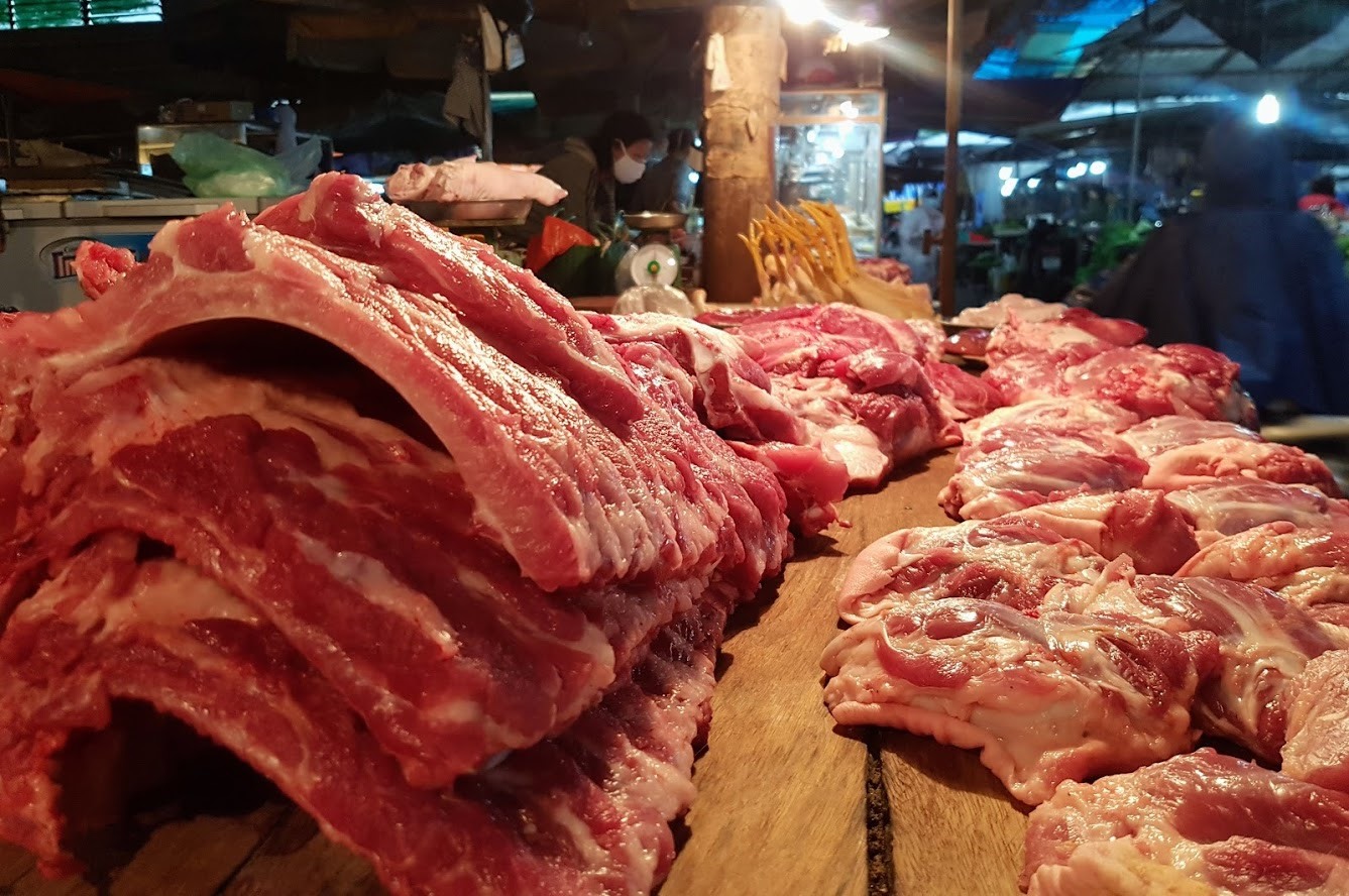 Sườn lợn non bỏ cục được bán từ 200.000 đồng/kg. Ảnh: Khánh Vũ
