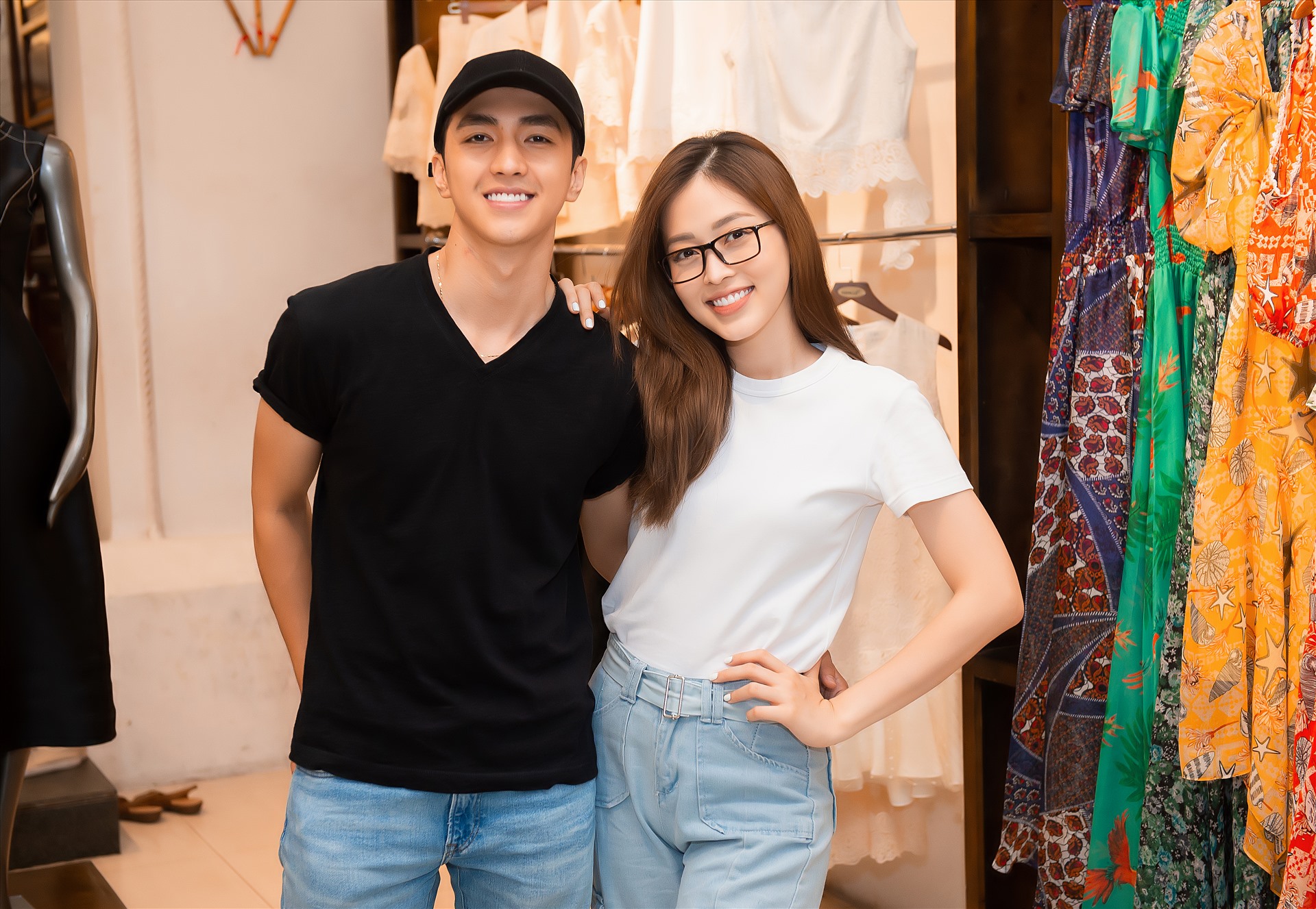 Á hậu Việt Nam - Phương Nga và bạn trai - nam diễn viên Bình An giản dị đến tham gia dự án. Ảnh: Trương Gia Huy.