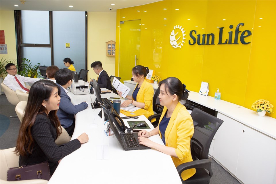 Sun Life Việt Nam có hệ thống mạng lưới phân phối bảo hiểm với 57 Văn phòng kinh doanh trên toàn quốc. Sun Life Việt Nam có hệ thống mạng lưới phân phối bảo hiểm với 57 Văn phòng kinh doanh trên toàn quốc.