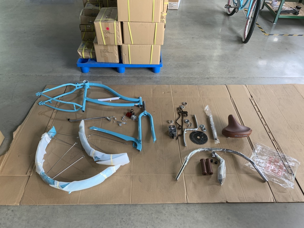 Toàn bộ linh kiện của một chiếc xe đạp được nhập khẩu từ Trung Quốc được doanh nghiệp đưa về Việt Nam. Ảnh Tổng cục Hải quan cung cấp.