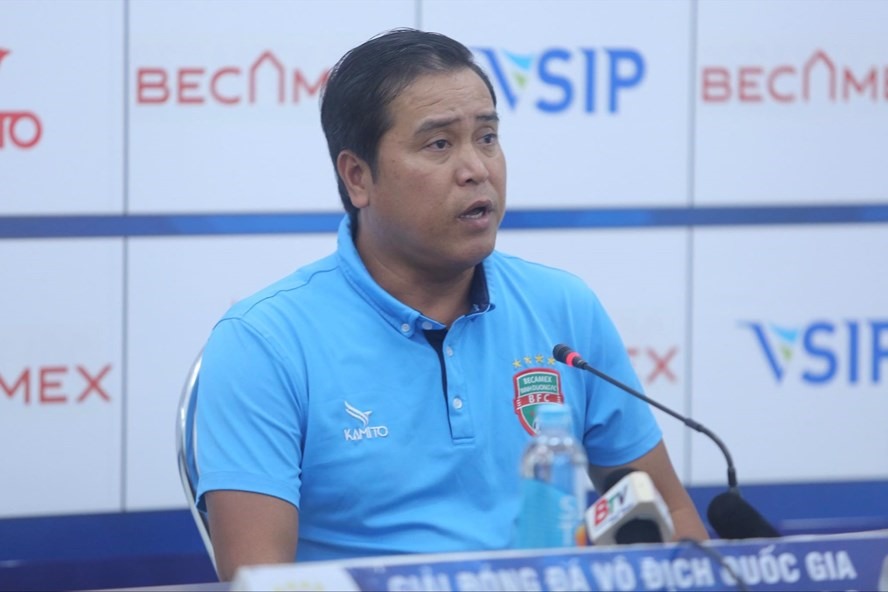 Huấn luyện viên Nguyễn Thanh Sơn của Bình Dương đánh giá cao sự tiến bộ của Công Phượng. Ảnh: Thanh Xuân