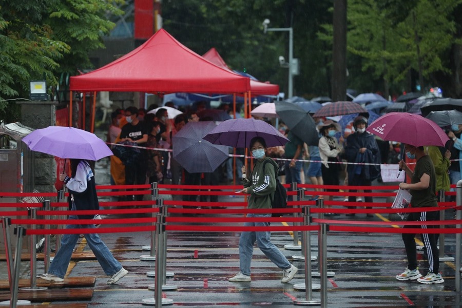Một số hình ảnh trong kỳ thi gaokao ở Vũ Hán. Ảnh: China Daily.