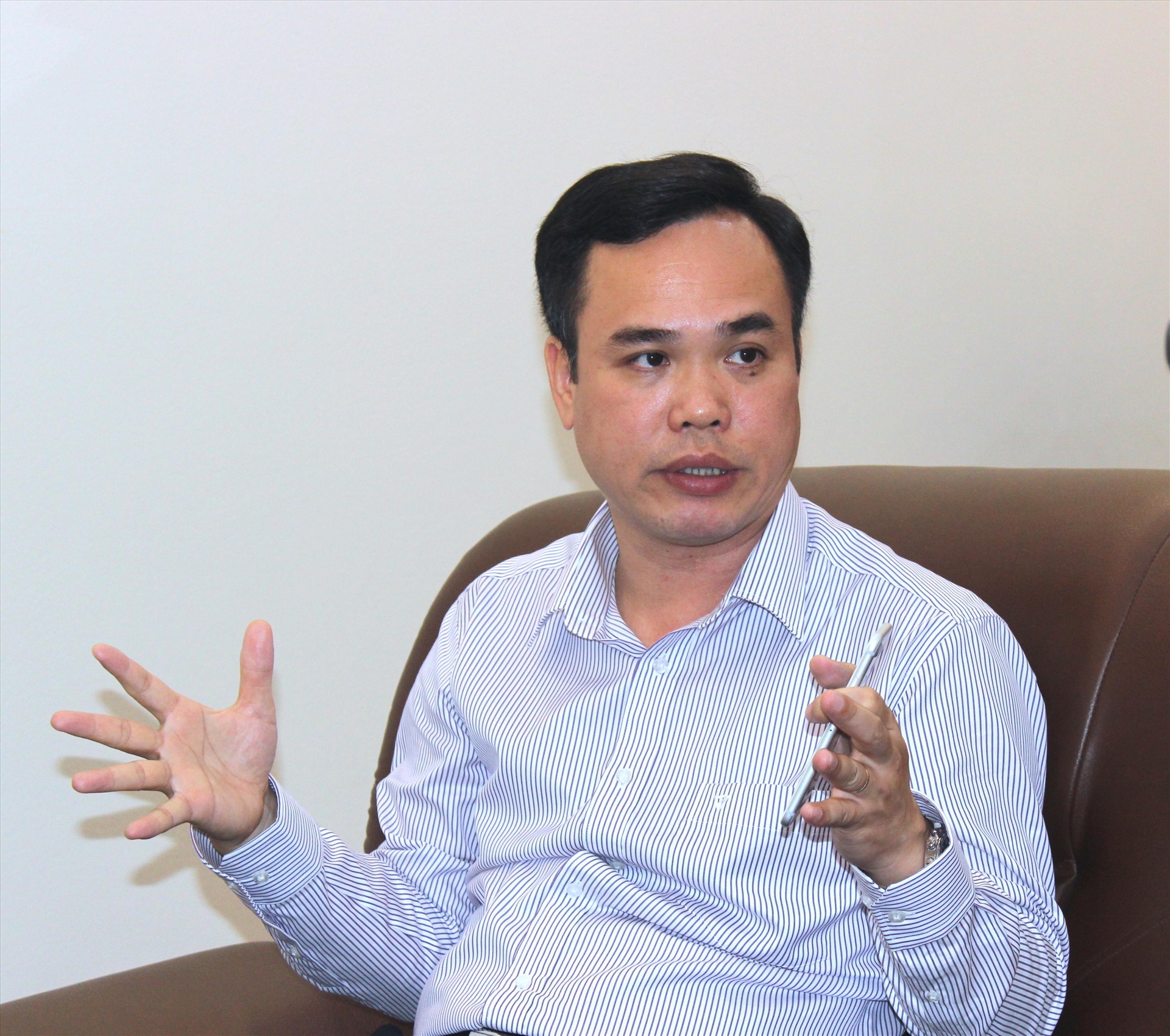 Ông Nguyễn Hồng Dân - PGĐ Sở Lao động Thương binh & Xã hội Hà Nội trao đổi với PV Lao Động. Ảnh: Trần Kiều
