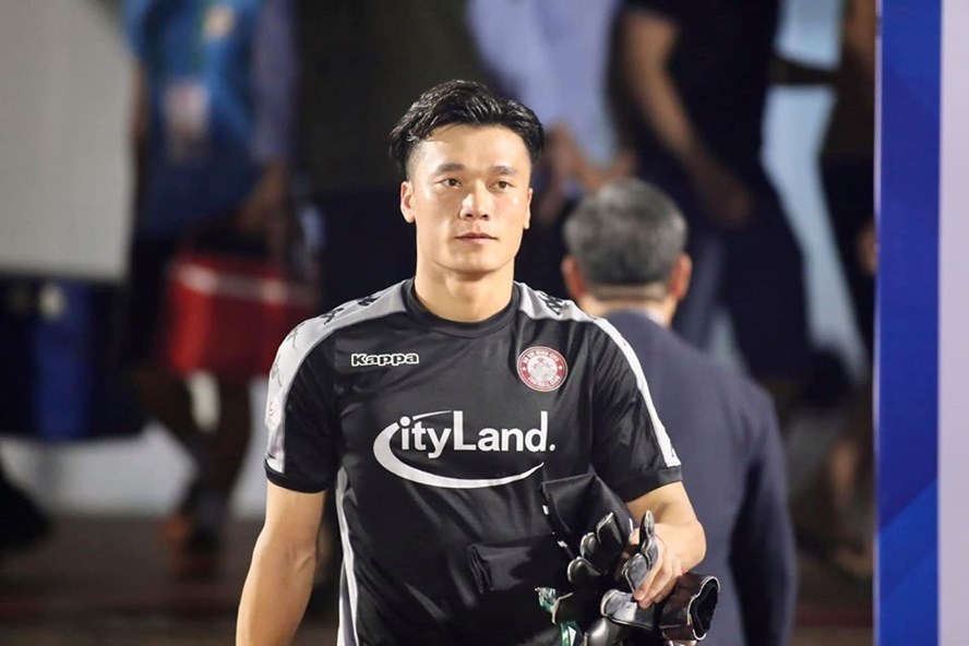 Thủ thành Bùi Tiến Dũng có cơ hội bắt chính trận gặp Than Quảng Ninh thu thanh bui tien dung co co hoi bat chinh tran gap than quang ninh