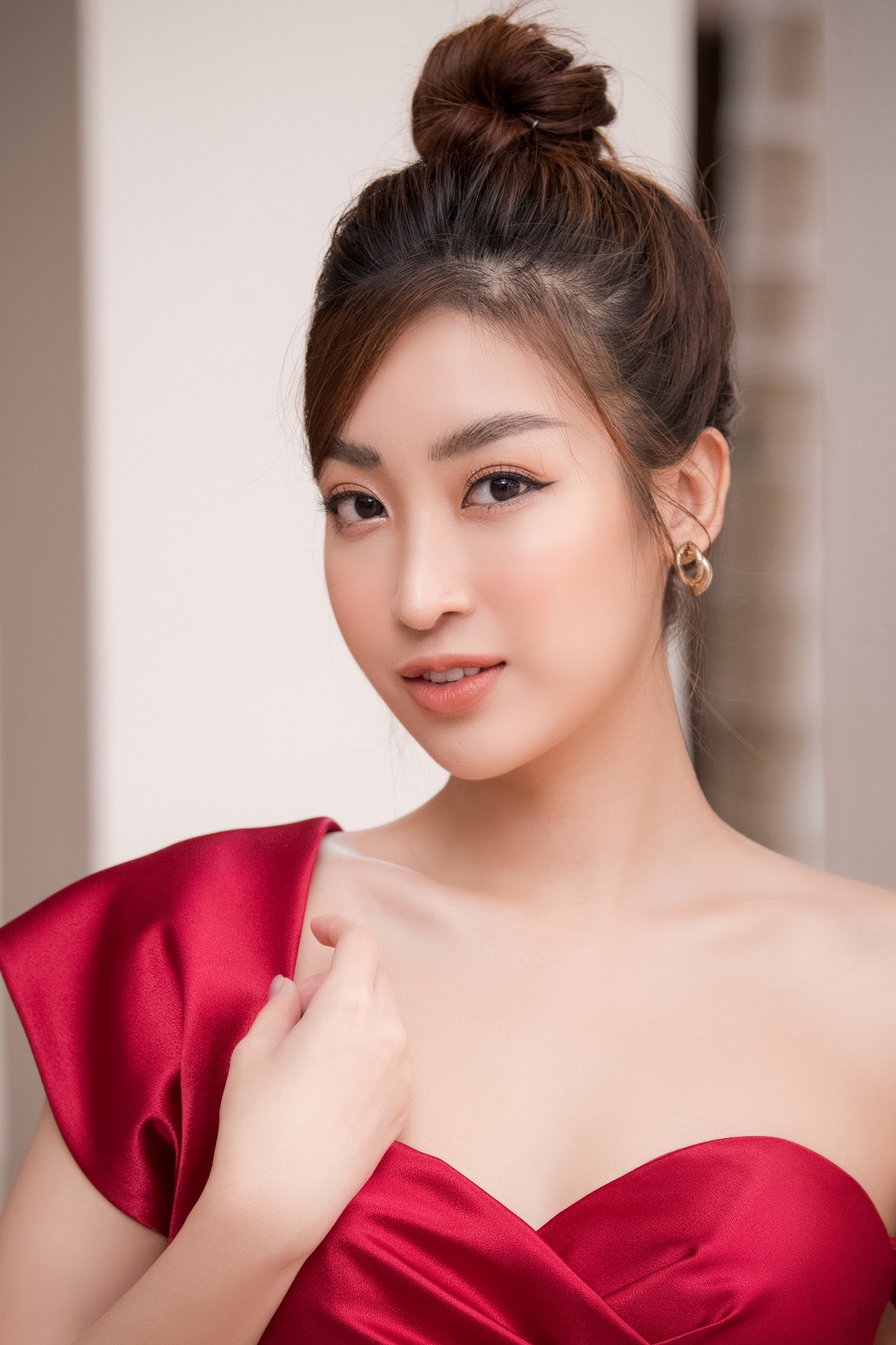 Ở tuổi 24, Đỗ Mỹ Linh đã trở thành người có sức ảnh hưởng đến cộng đồng không chỉ với vẻ ngoài nổi trội mà còn bằng cả trái tim giàu lòng nhân ái. Ảnh: Sen Vàng.