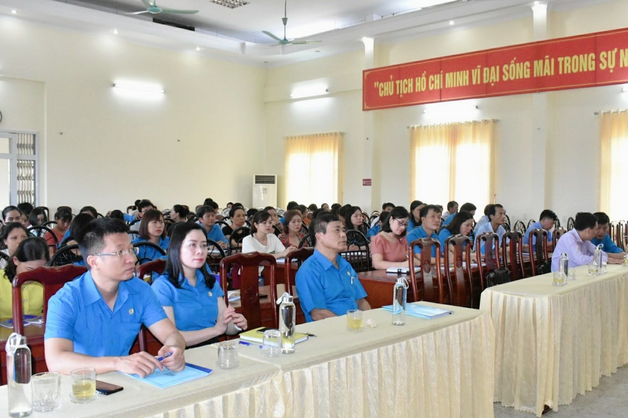 Đông đảo đại biểu tham dự hội nghị. Ảnh: Thu Lệ.