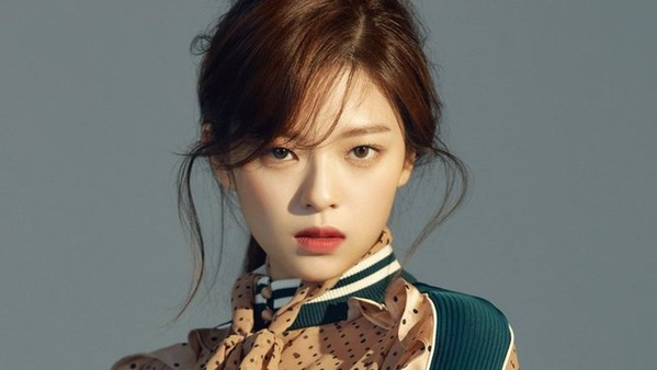 Jeongyeon nhóm TWICE dù là giọng ca chính nhưng luôn hát ít so với các thành viên còn lại. Ảnh: Cắt từ clip