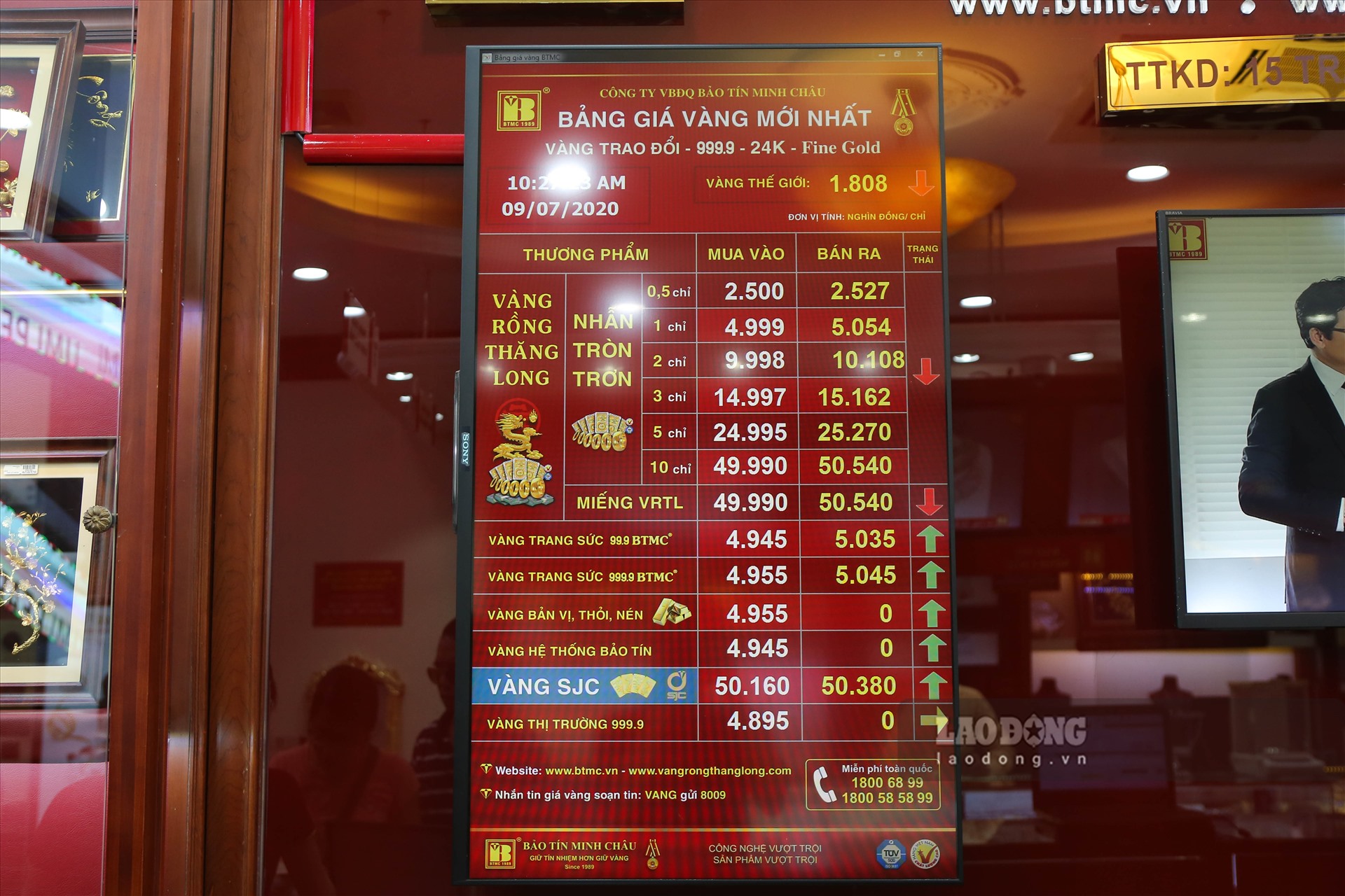 Tính đến sáng ngày 9.7 giá vàng tăng nhẹ ở mức 49,990 - 50,540 triệu đồng trên lượng (mua vào - bán ra) cao hơn so với chốt phiên ngày hôm qua là 49,87 – 50,32 triệu đồng/lượng (mua vào – bán ra).