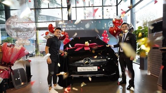 Cầu thủ Quang Hải tự thưởng cho mình xế hộp 2.4 tỉ dịp sinh nhật của mình. Ảnh: Chụp màn hình