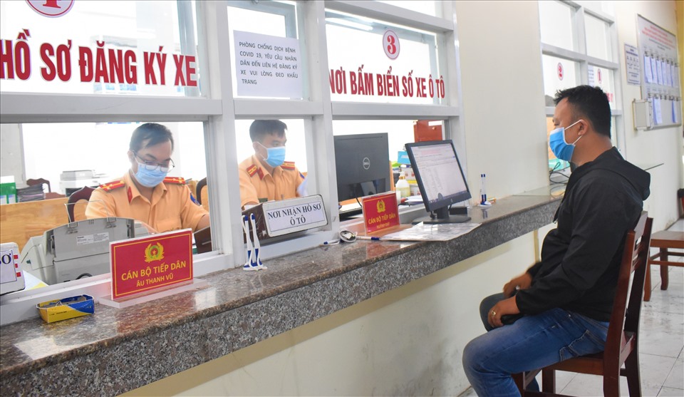 Việc thay đổi biển số sẽ không gây ảnh hưởng đến hoạt động kinh doanh của chủ phương tiện và đơn vị doanh nghiệp. Ảnh: Thành Nhân