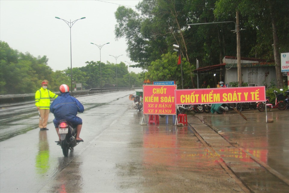 Các chốt kiểm soát y tế của Thừa Thiên Huế được tăng cường triển khai để phòng, chống dịch COVID-19. Ảnh: P. Đạt.