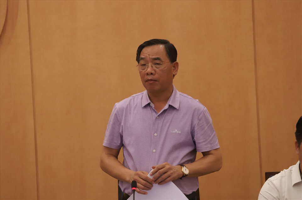Ông Nguyễn Khắc Hiền thông tin tại buổi họp. Ảnh: T. Thường