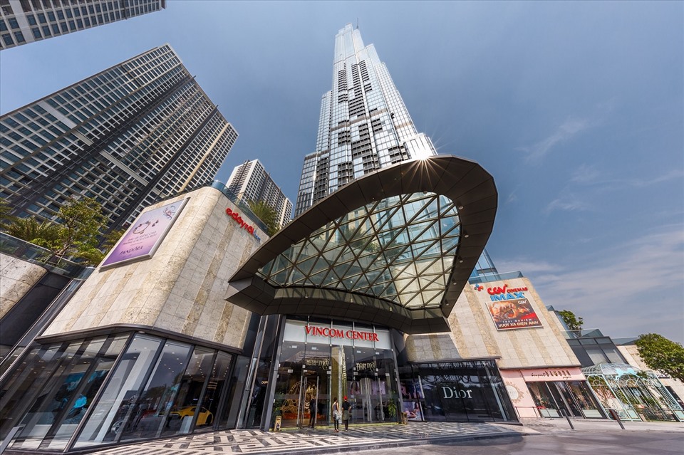 Vincom Retail là công ty phát triển, sở hữu và quản lý mặt bằng bán lẻ lớn nhất Việt Nam, được Forbes Việt Nam định giá thương hiệu ở mức 168,8 triệu USD.