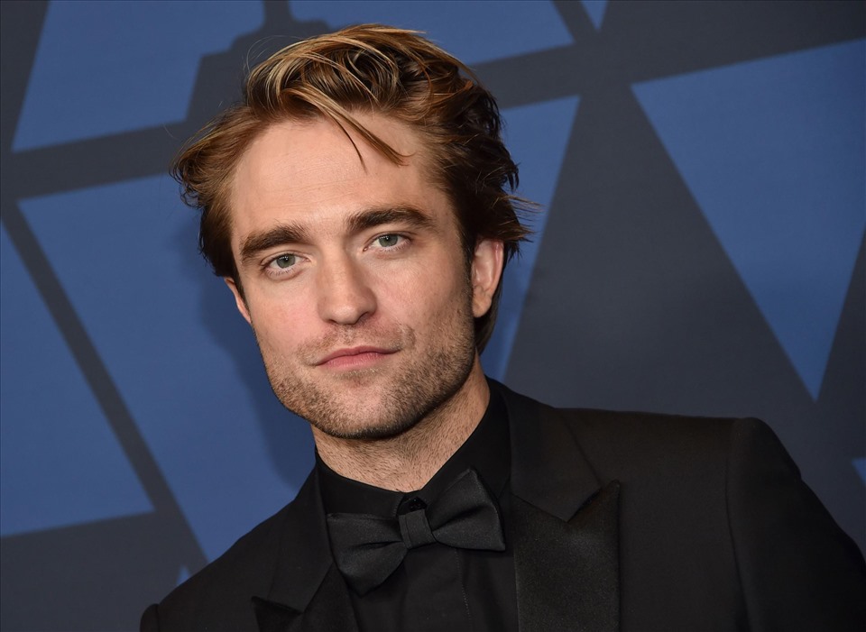 Robert Pattinson sẽ khiến khán giả thích thú khi vừa đảm nhận vai “Người dơi” vừa đảm nhận nhân vật phản diện Joker. Ảnh: Mnet