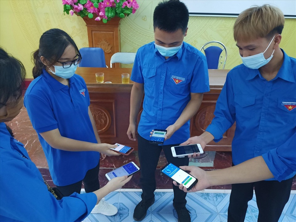 Để đạt hiệu quả, Bluezone cần tối thiểu 40 triệu lượt tải. Ảnh: Bộ Thông tin và Truyền thông.