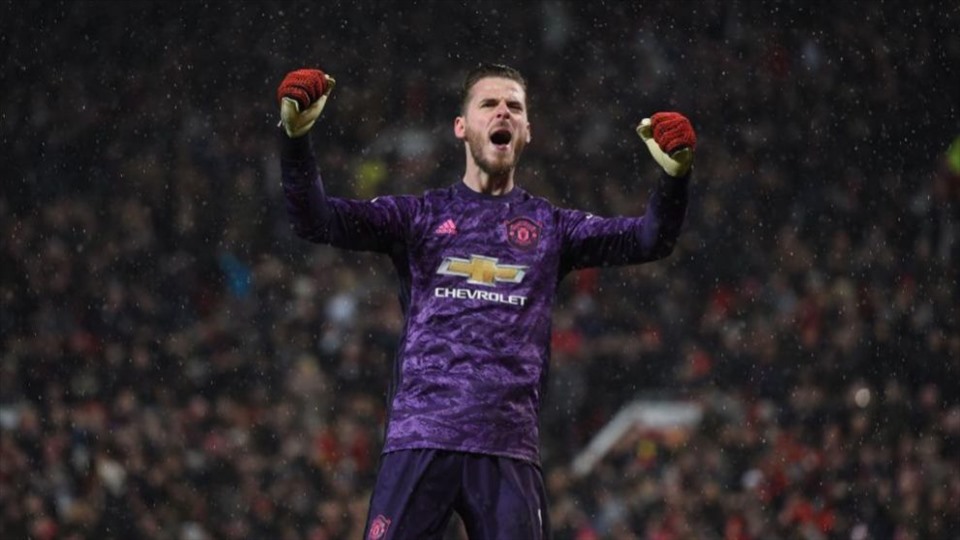 Thủ môn David de Gea (Man United - giá thị trường 40 triệu euro): De Dea chuyển đến MU từ hè năm 2019 và có 9 năm khoác áo đội bóng nước Anh, cùng nhau có 7 danh hiệu. Từng được xem là thủ môn hay nhất thế giới, De Gea bộc lộ nhiều bất ổn hai mùa qua. Tuy nhiên, anh vẫn đang là người gác đền số 1 của đội bóng nước Anh. Ảnh: Marca.