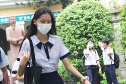 "Cảm ơn bố mẹ đã đồng hành cùng con suốt chặng đường 12 năm học"