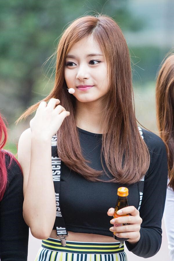 Tzuyu của nhóm TWICE. Ảnh: Cắt từ clip.