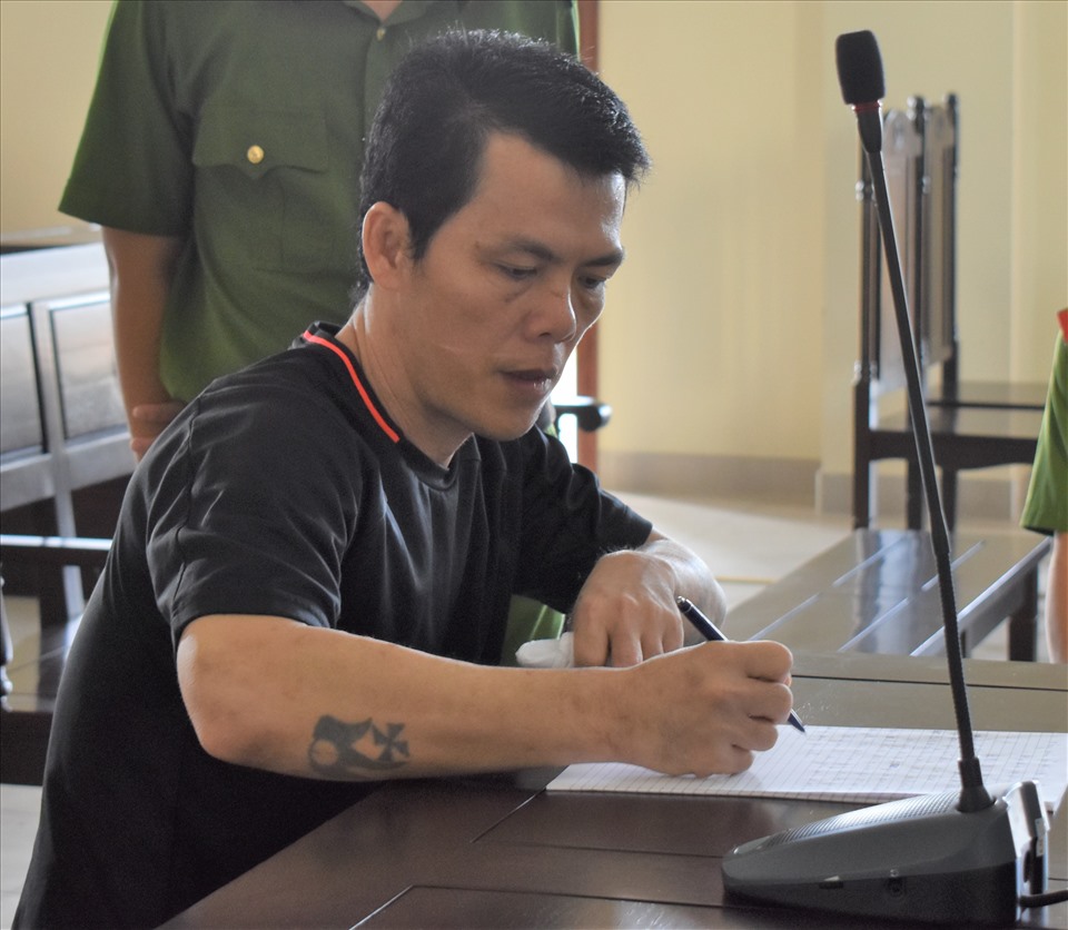 Sau khi hội đồng xét xử Tòa án nhân dân TP.Cần Thơ giải thích thì bị cáo Tăng Mẫn Khương rút đơn kháng cáo. Ảnh: Thành Nhân