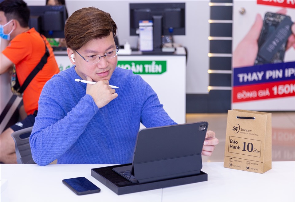 Sỹ Luân cho rằng trước khi muốn viết gì trên mạng, người nghệ sỹ cần phải suy nghĩ và kiểm chứng thông tin. Ảnh: NVCC