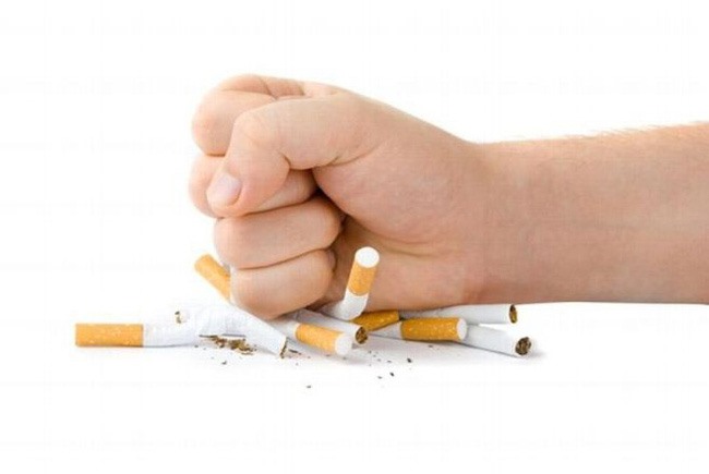 Người dưới 18 tuổi dễ dàng mua thuốc lá ở bất kỳ nơi đâu từ quán nước đến các tiệm tạp hóa.